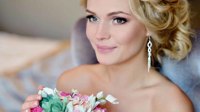 Lees meer over het artikel Bruidsmake-up die bij je past