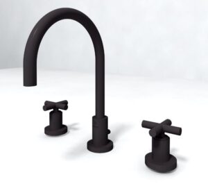 kalkaanslag op zwarte kraan