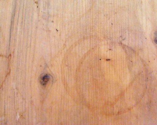 vetplekken-kringen-houten-tafel